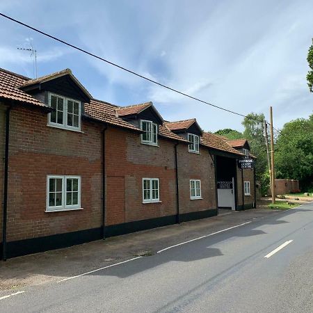 Fornham Guest House Chertsey Exterior photo