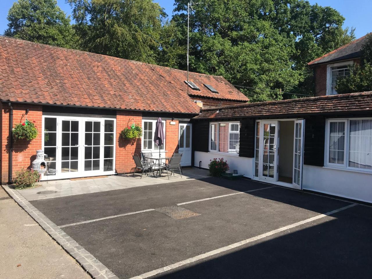 Fornham Guest House Chertsey Exterior photo