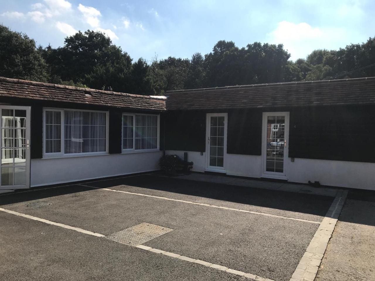 Fornham Guest House Chertsey Exterior photo