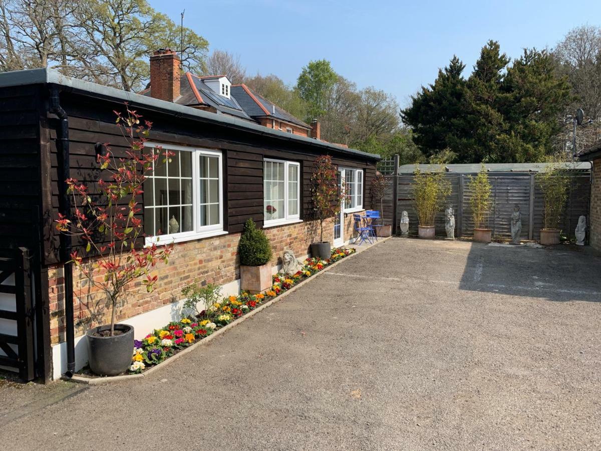 Fornham Guest House Chertsey Exterior photo